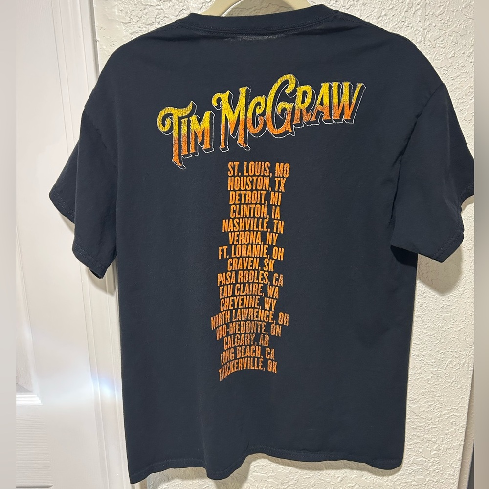 Tim McGraw unisex size large black concert t-shirt. - Picture 3 of 5